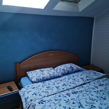 ホテル Cazare Vio クルージュ＝ナポカ 部屋 写真